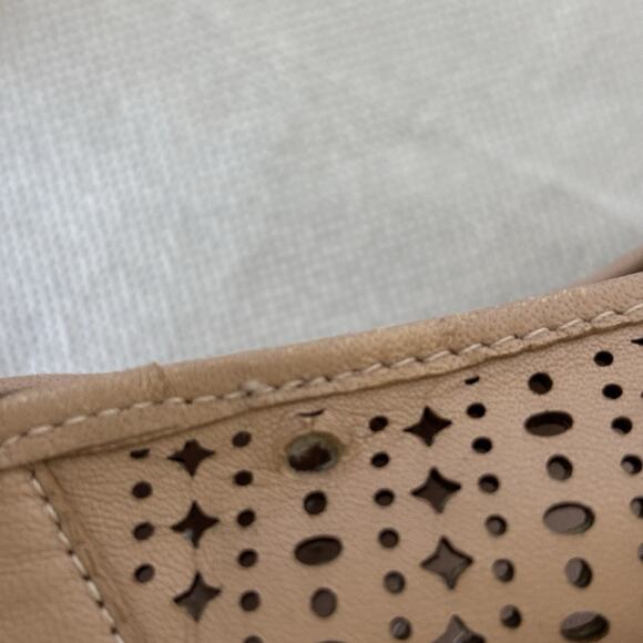 Vince Camuto Slip On Flats Sz 9M breathable cutout detail Taupe - Picture 11 of 14